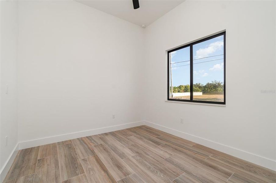 Spacious, unfurnished interior of a new home in , Cape Coral (Image 19).