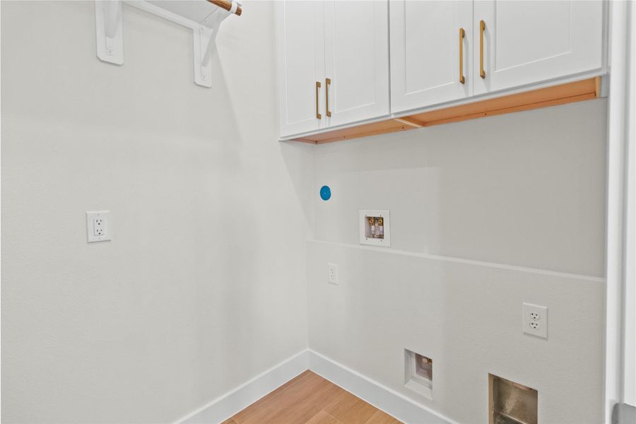 Spacious, unfurnished interior of a new home in , Kemah (Image 25).