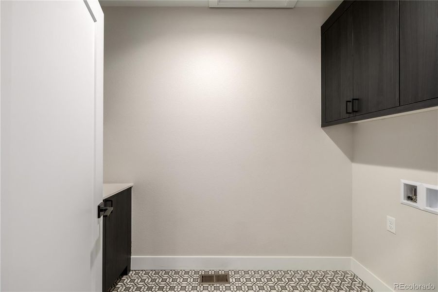 Spacious, unfurnished interior of a new home in West Grange, Longmont (Image 34).