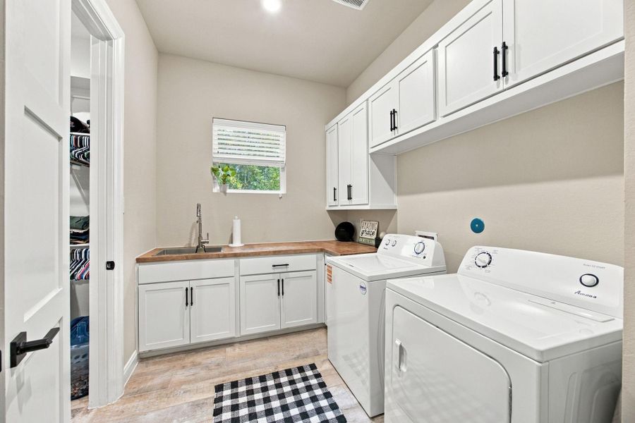 Furnished interior view inside a new home in , Tomball (Image 40).
