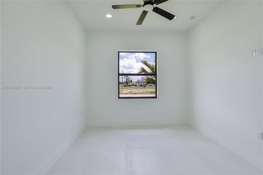 Spacious, unfurnished interior of a new home in , Cape Coral (Image 19).