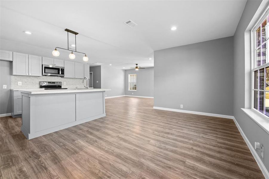 Furnished interior view inside a new home in , Fort Worth (Image 10).