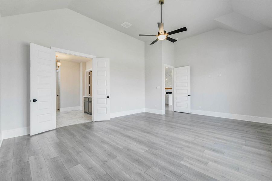 Spacious, unfurnished interior of a new home in Fulbrook on Fulshear Creek, Fulshear (Image 33).