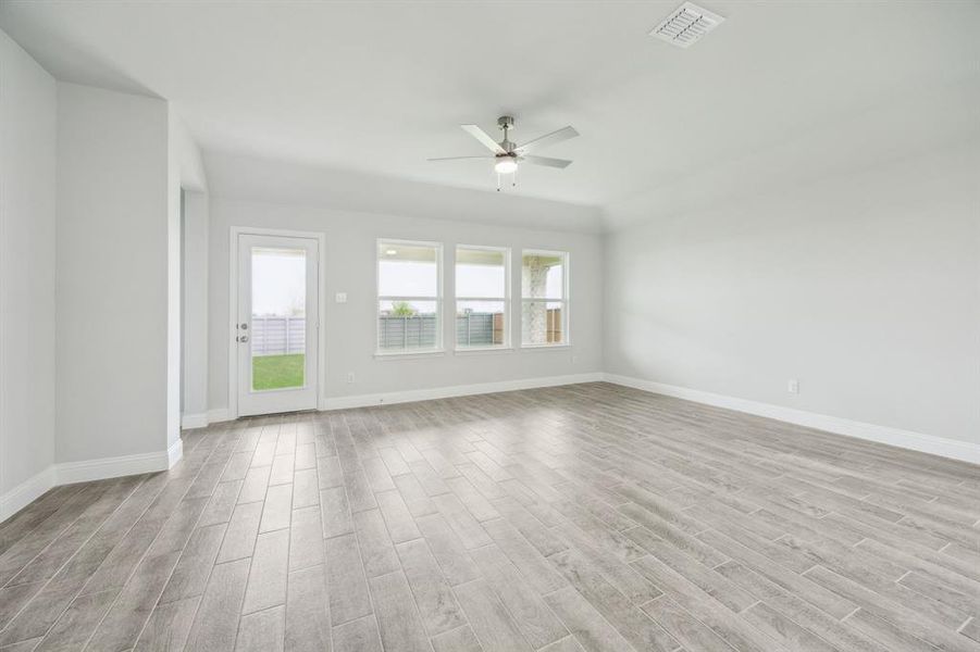 Spacious, unfurnished interior of a new home in Bellagio, Forney (Image 12).