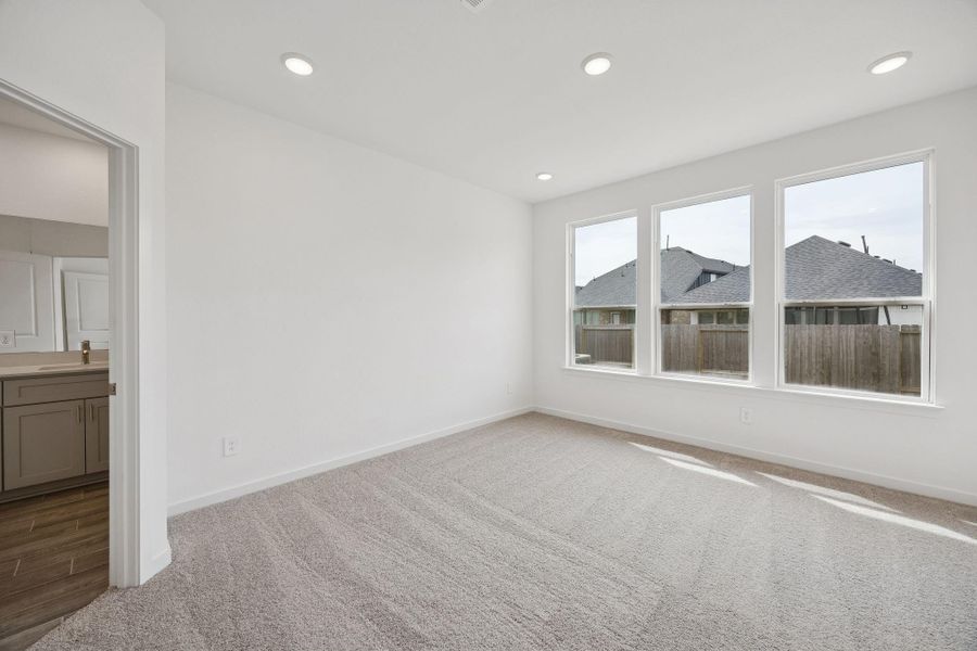 Spacious, unfurnished interior of a new home in Montgomery Bend, Montgomery (Image 20).