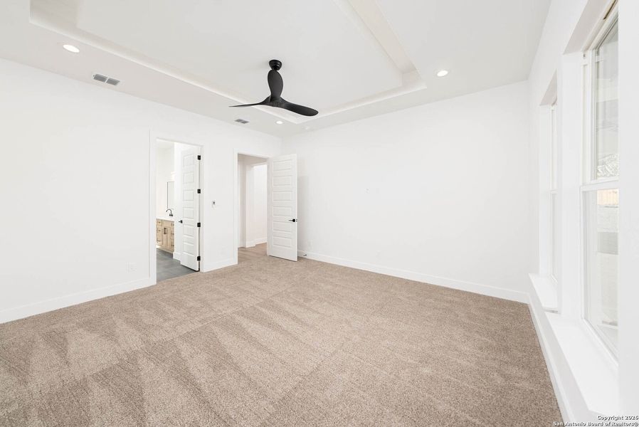 Spacious, unfurnished interior of a new home in , San Antonio (Image 27).