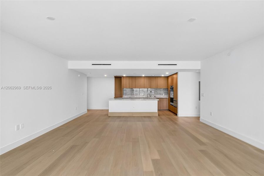Spacious, unfurnished interior of a new home in , Bay Harbor Islands (Image 33).