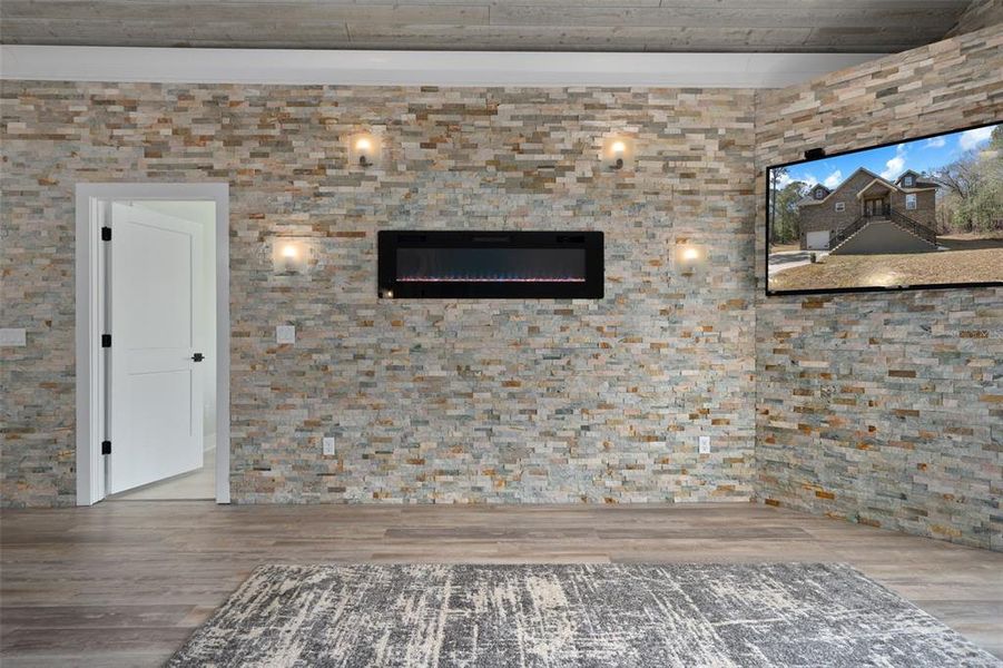 Spacious, unfurnished interior of a new home in , Webster (Image 56).