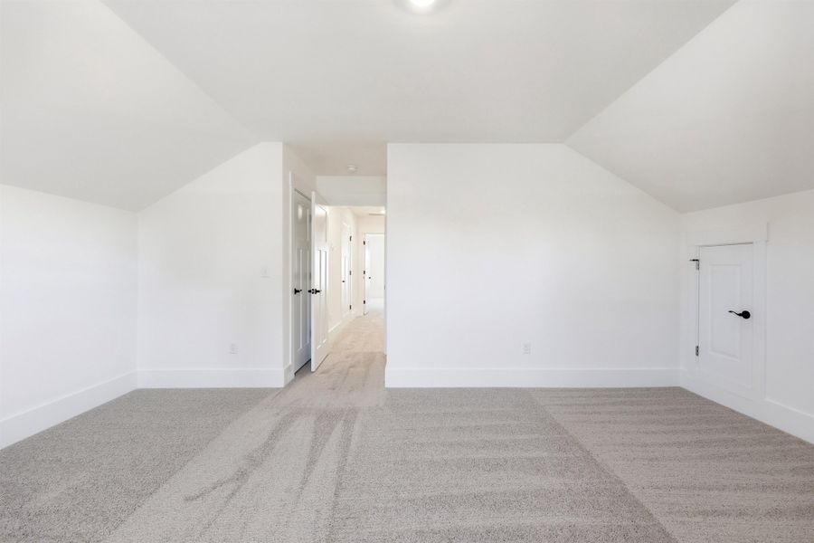 Spacious, unfurnished interior of a new home in Oak Hollow, Longs (Image 21).