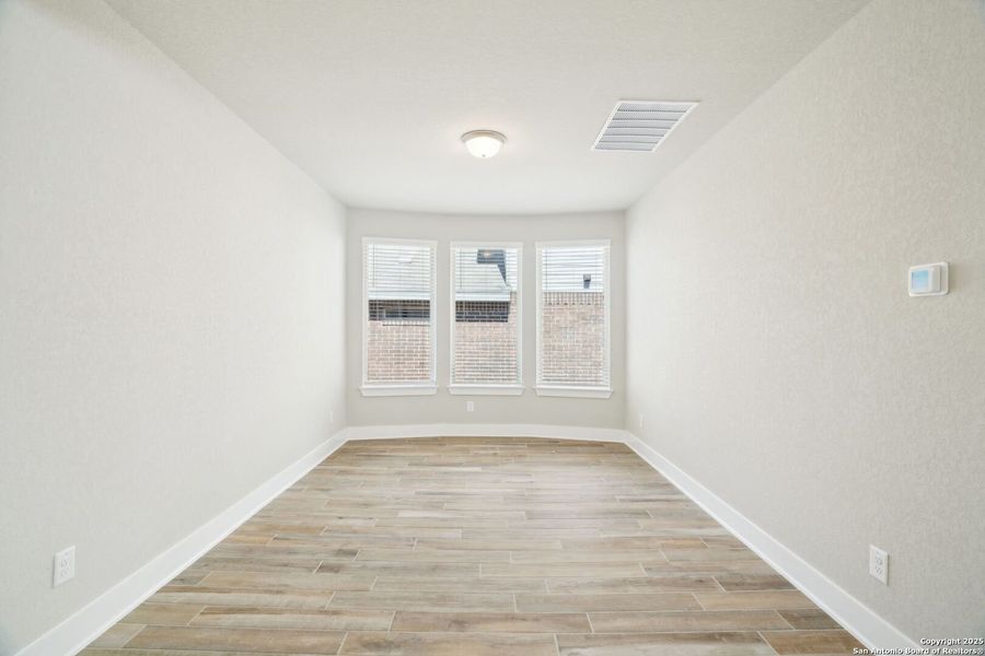 Spacious, unfurnished interior of a new home in Comanche Ridge, San Antonio (Image 12). Spacious, unfurnished interior of a new home in Comanche Ridge, San Antonio (Image 12).