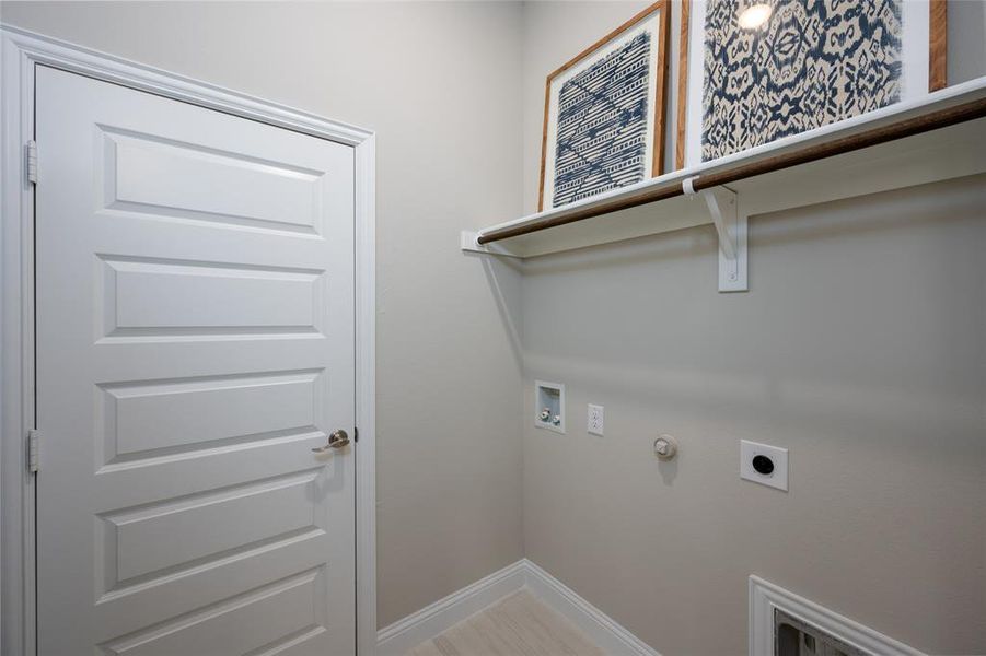 Spacious, unfurnished interior of a new home in Creekview Meadows, Pilot Point (Image 18).