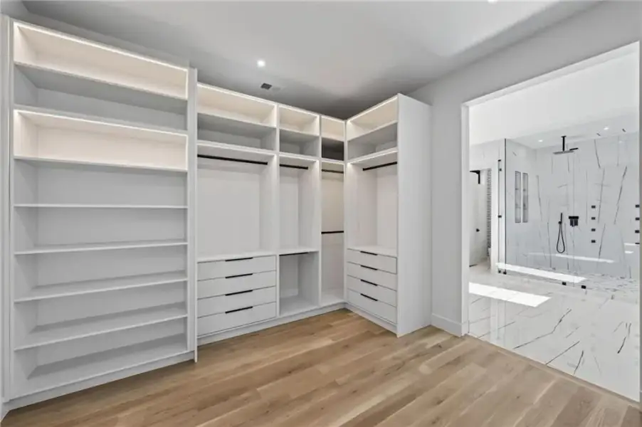 Image 107 of a home in .