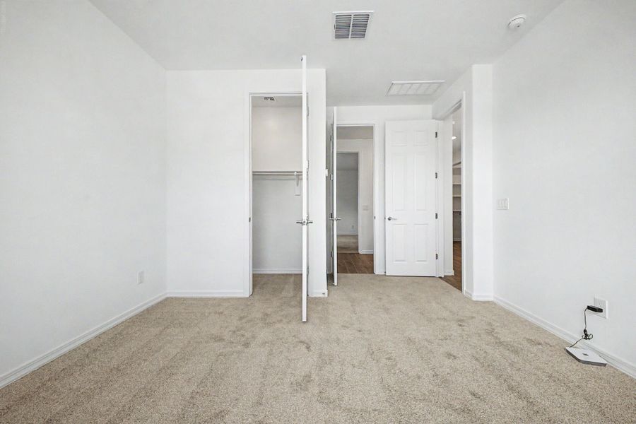 Spacious, unfurnished interior of a new home in Landmarke, San Tan Valley (Image 12).
