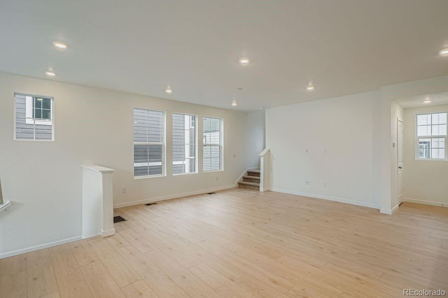 Spacious, unfurnished interior of a new home in Parterre, Thornton (Image 14).