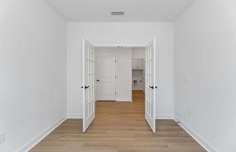 Spacious, unfurnished interior of a new home in Del Webb Southern Harmony, Murfreesboro (Image 41).