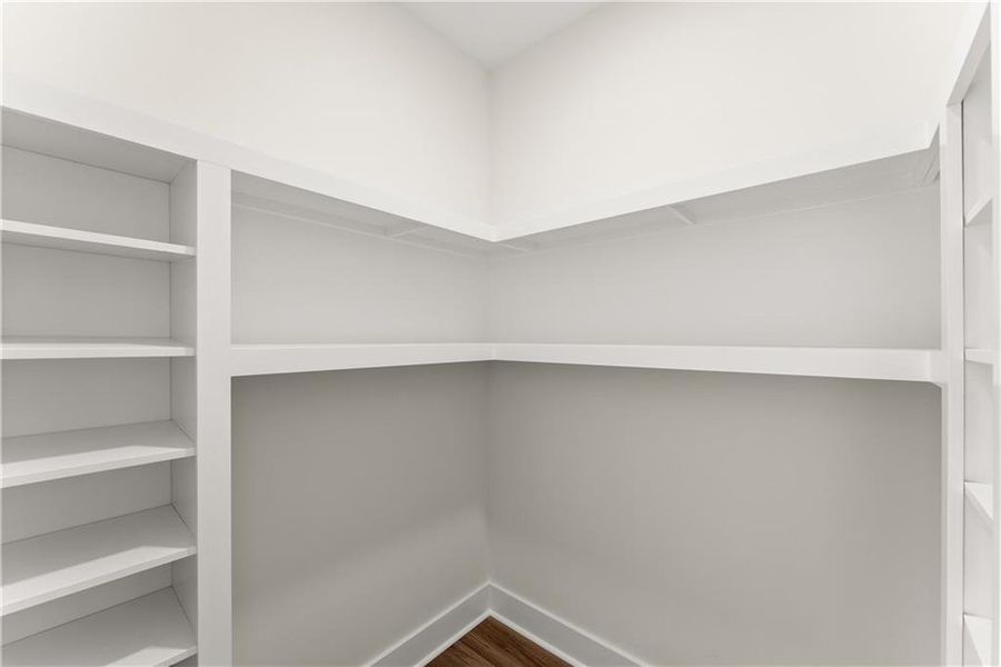 Spacious, unfurnished interior of a new home in , Gainesville (Image 14).