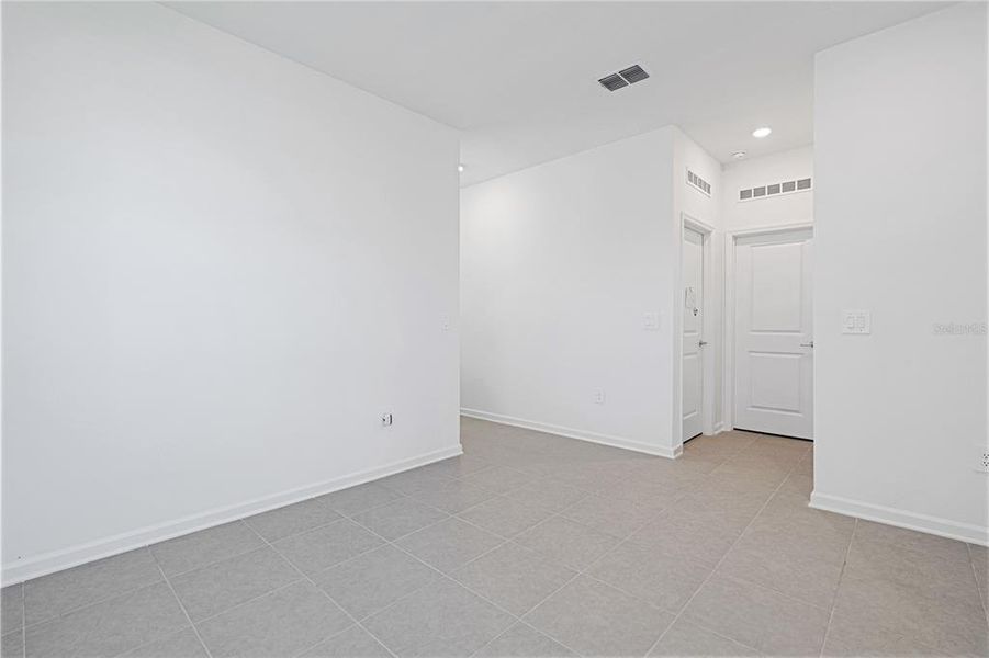 Spacious, unfurnished interior of a new home in Wellness Ridge, Clermont (Image 33).