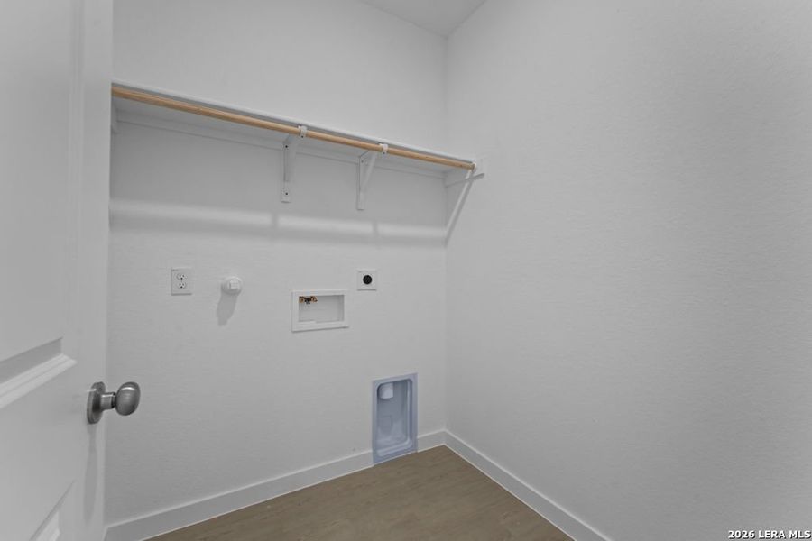 Spacious, unfurnished interior of a new home in Sky Ranch, New Braunfels (Image 19).