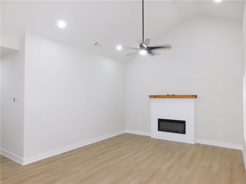 Spacious, unfurnished interior of a new home in , Dahlonega (Image 16).