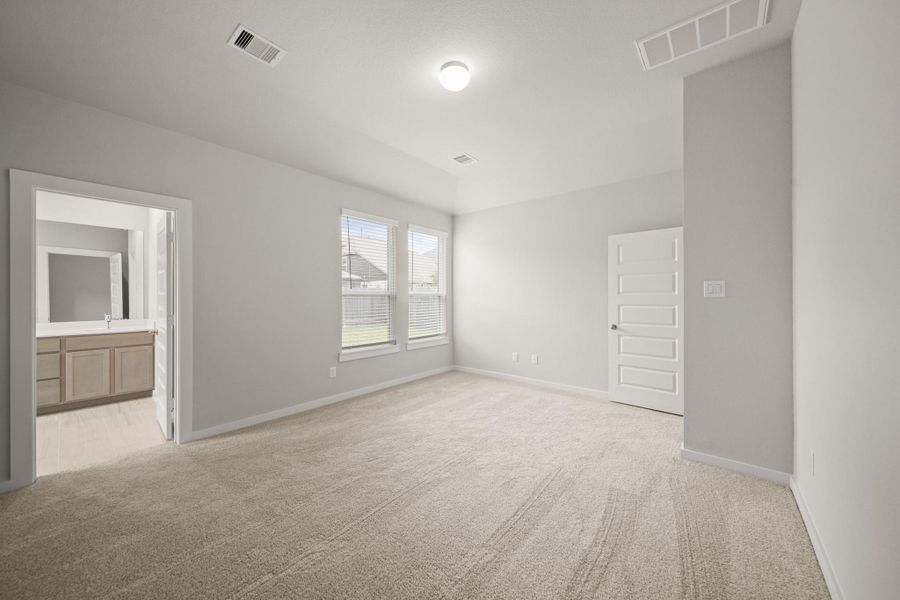 Spacious, unfurnished interior of a new home in Barton Creek Ranch, Conroe (Image 8). Spacious, unfurnished interior of a new home in Barton Creek Ranch, Conroe (Image 8).