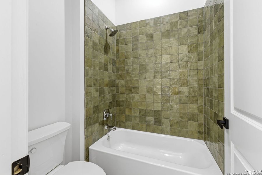 Furnished interior view inside a new home in , Bandera (Image 8).