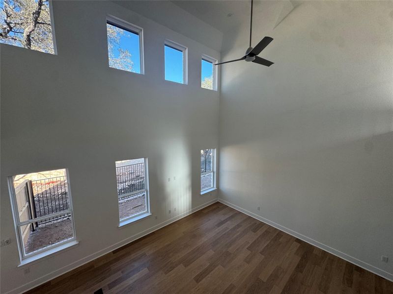 Spacious, unfurnished interior of a new home in Persimmon, Buda (Image 27).