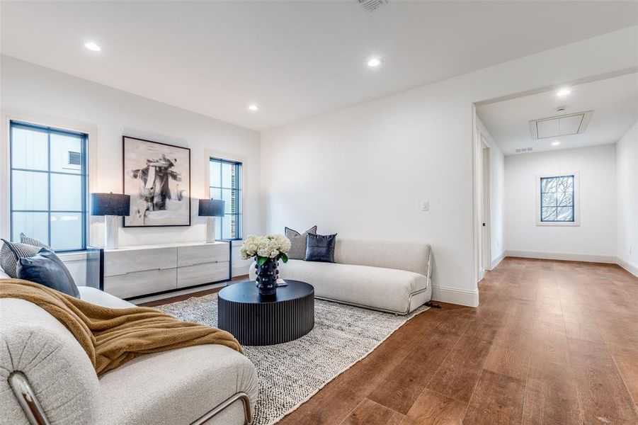 Furnished interior view inside a new home in , Dallas (Image 27). Furnished interior view inside a new home in , Dallas (Image 27).