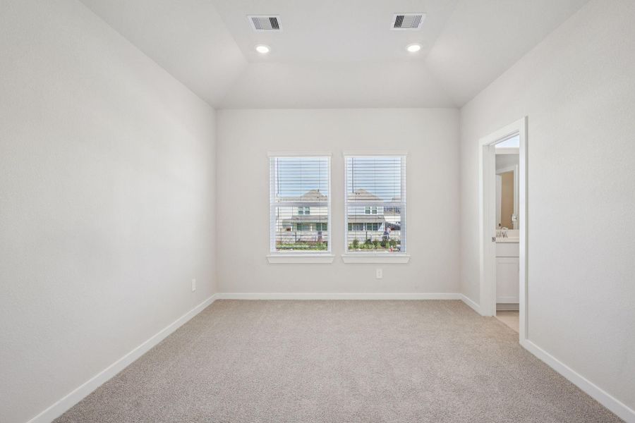 Spacious, unfurnished interior of a new home in , Kemah (Image 28).
