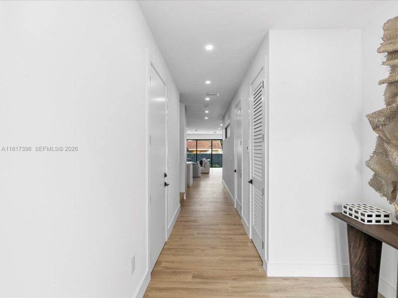 Spacious, unfurnished interior of a new home in , Miami (Image 24).