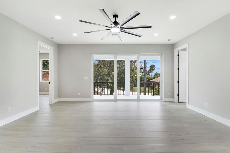 Spacious, unfurnished interior of a new home in , Jensen Beach (Image 45).