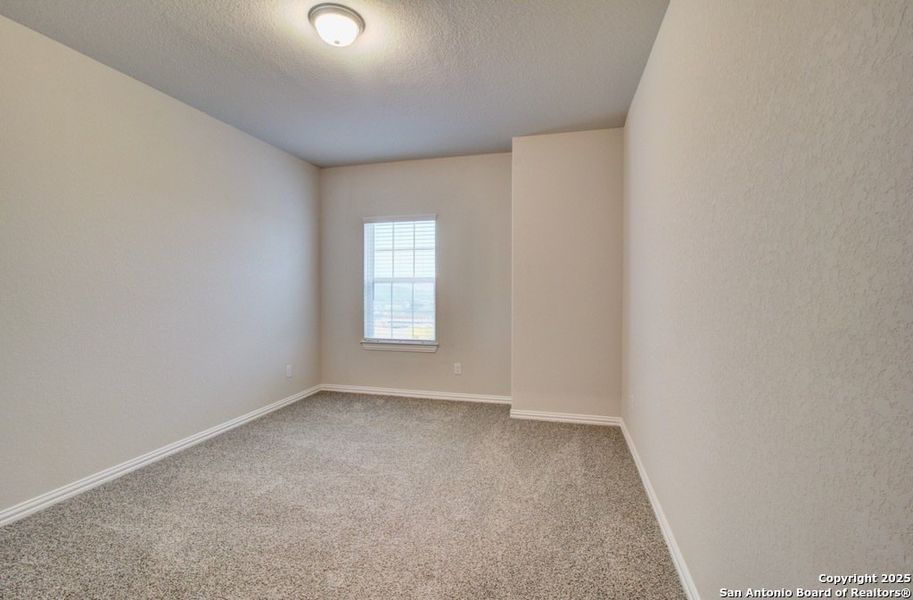 Spacious, unfurnished interior of a new home in Meyer Ranch - Enclave, New Braunfels (Image 32).