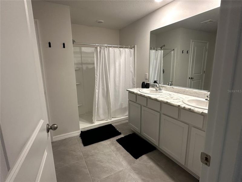 Furnished interior view inside a new home in Silverstone North, Palmetto (Image 18).