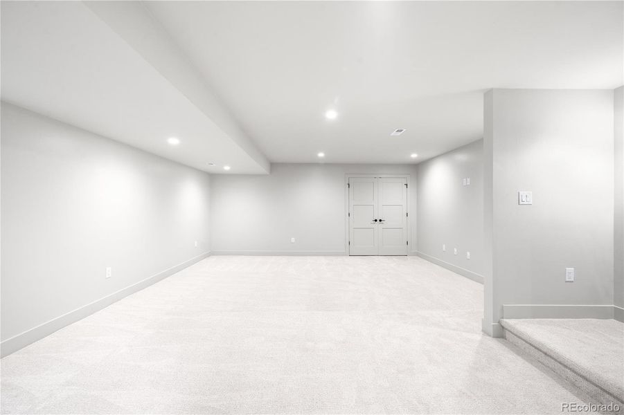 Spacious, unfurnished interior of a new home in , Denver (Image 36).