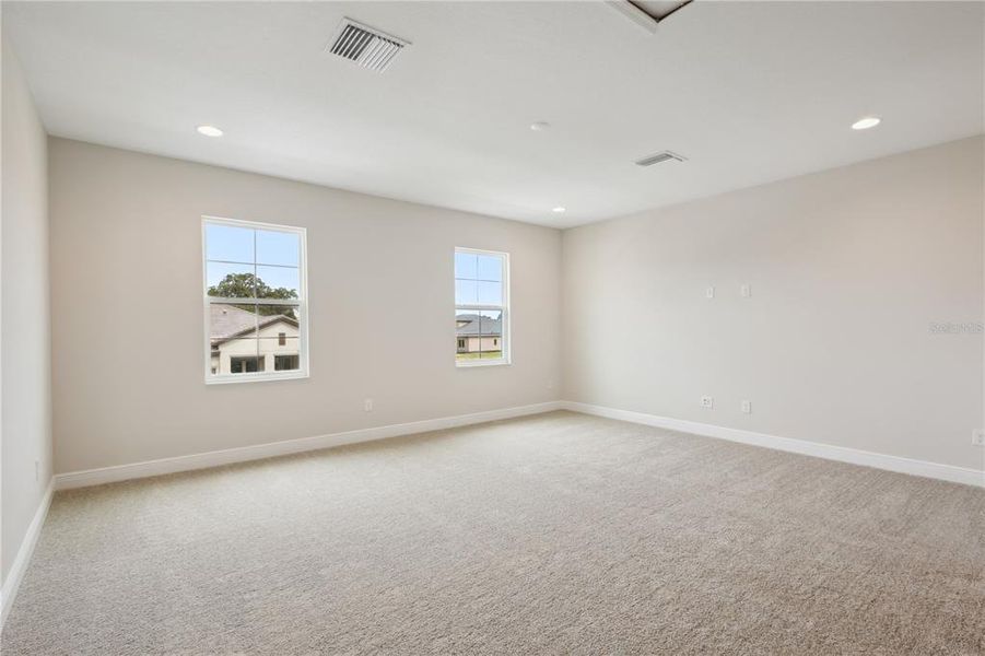 Spacious, unfurnished interior of a new home in Triple Creek, Riverview (Image 15).