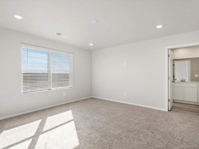 Spacious, unfurnished interior of a new home in Horizon Uptown: The Meadow Collection, Aurora (Image 17). Spacious, unfurnished interior of a new home in Horizon Uptown: The Meadow Collection, Aurora (Image 17).