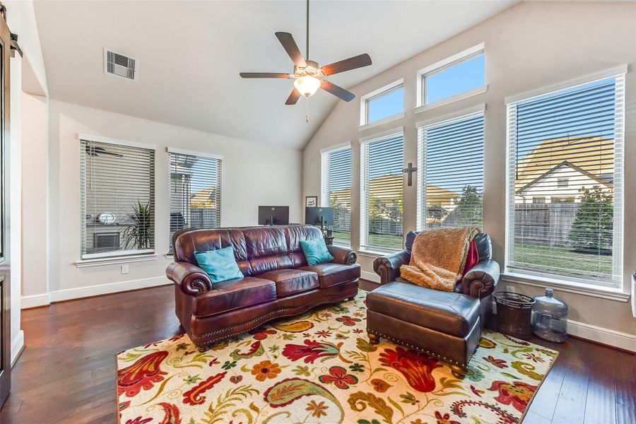 Furnished interior view inside a new home in ARTAVIA 65', Conroe (Image 13).