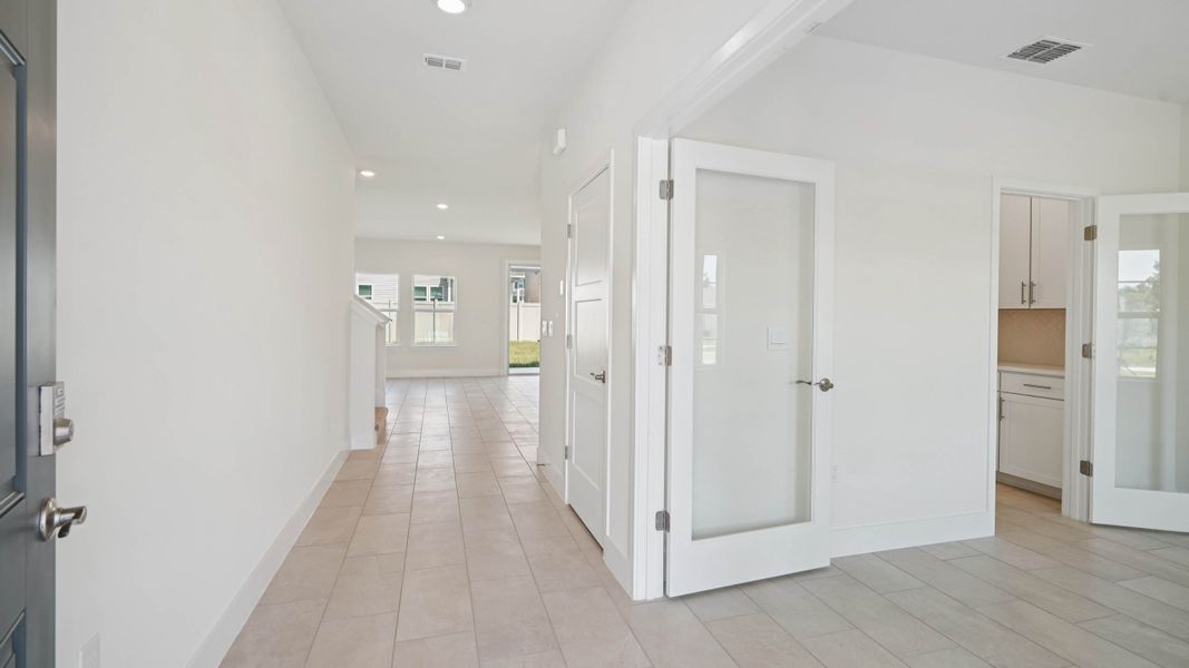 Representative unfurnished interior of a home built from the Hemingway by D.R. Horton in Sandal Key, Weeki Wachee (Image 19).