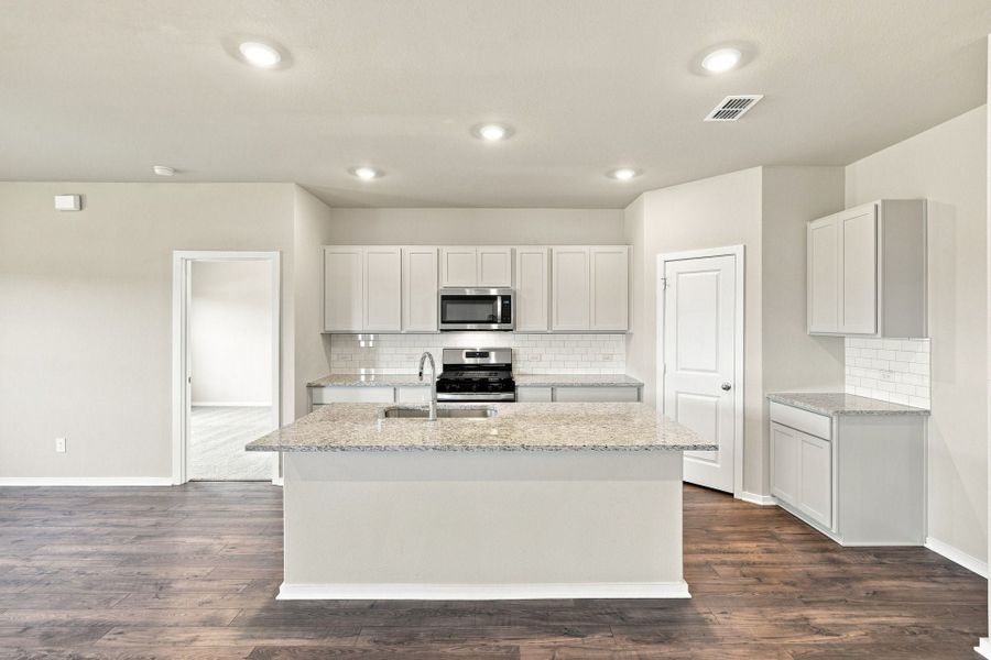 4br New Home in Heartland, TX.  - Slide 12