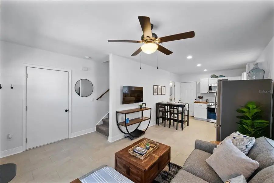 Furnished interior view inside a new home in , Tarpon Springs (Image 4).