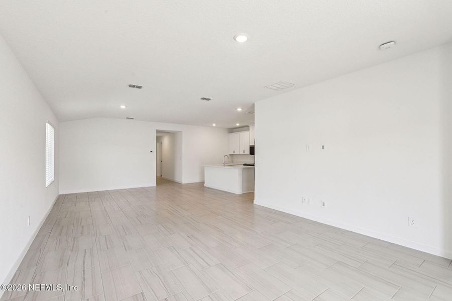 Spacious, unfurnished interior of a new home in Colbert Landings, Palm Coast (Image 32).