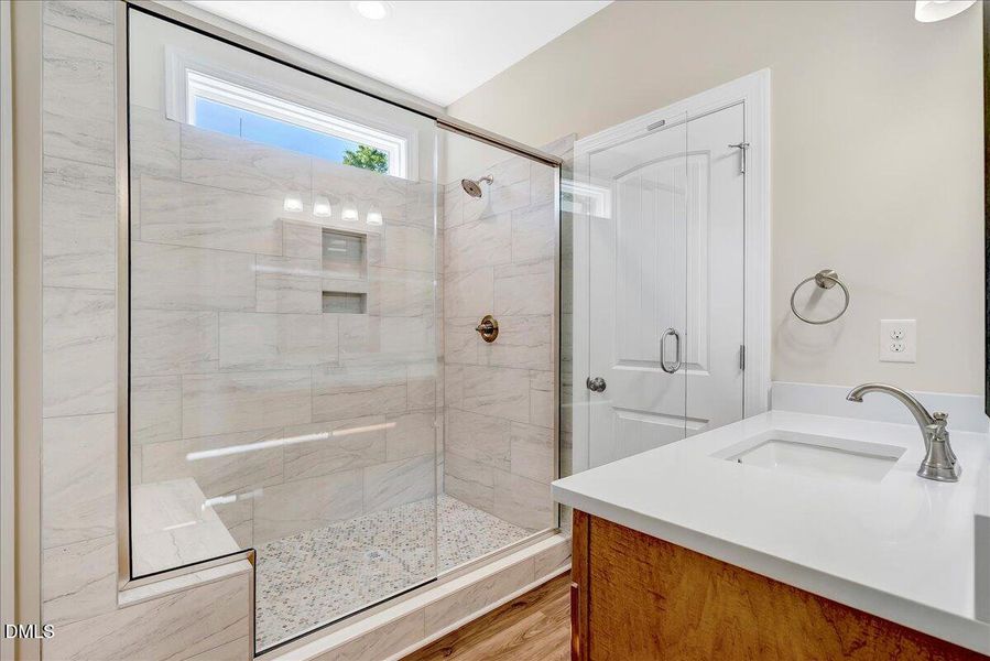 125 Davis St Primary Bath 125 Davis St Primary Bath