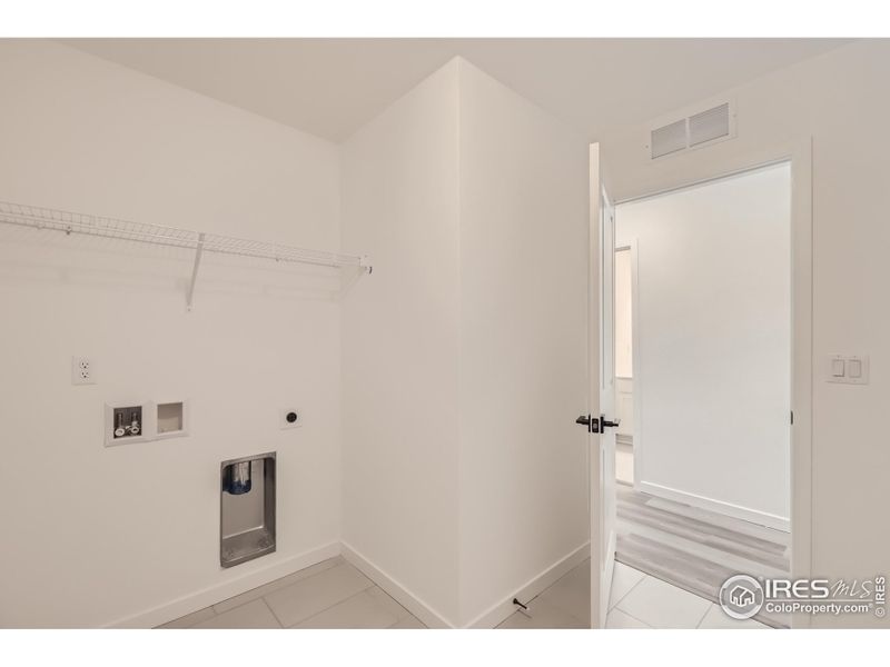 Spacious, unfurnished interior of a new home in Mountain Brook, Longmont (Image 23). Spacious, unfurnished interior of a new home in Mountain Brook, Longmont (Image 23).