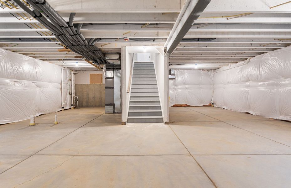 Spacious, unfurnished interior of a new home in Harvest Crossing, Aurora (Image 16).