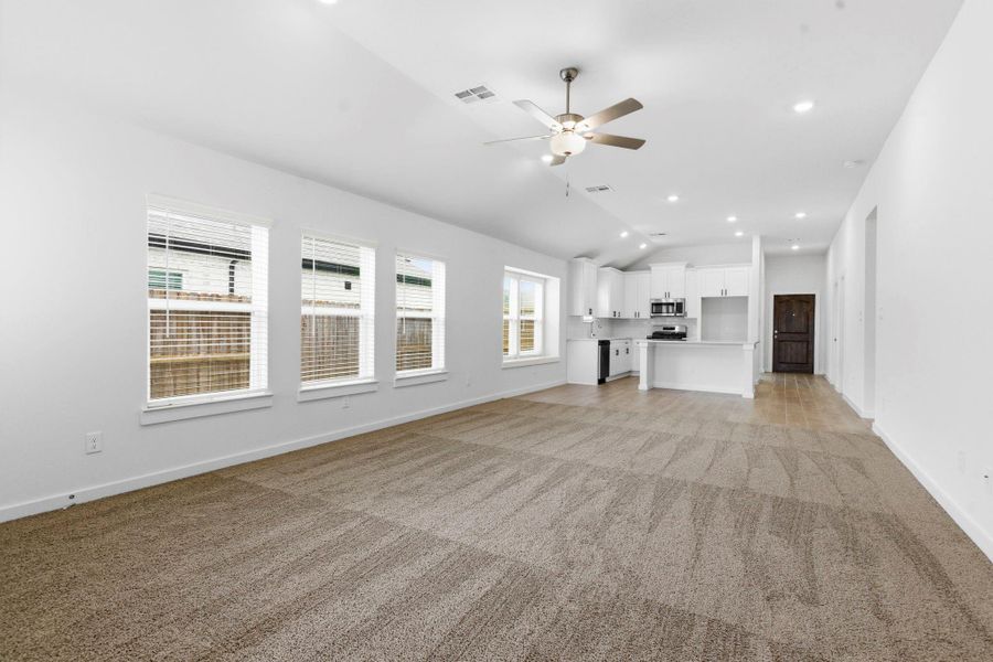 Spacious, unfurnished interior of a new home in Creekhaven, Iowa Colony (Image 33). Spacious, unfurnished interior of a new home in Creekhaven, Iowa Colony (Image 33).