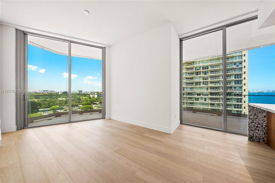 Spacious, unfurnished interior of a new home in , Miami (Image 16).