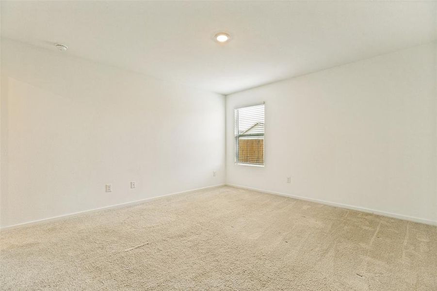 Spacious, unfurnished interior of a new home in Tillage Farms, Princeton (Image 21).