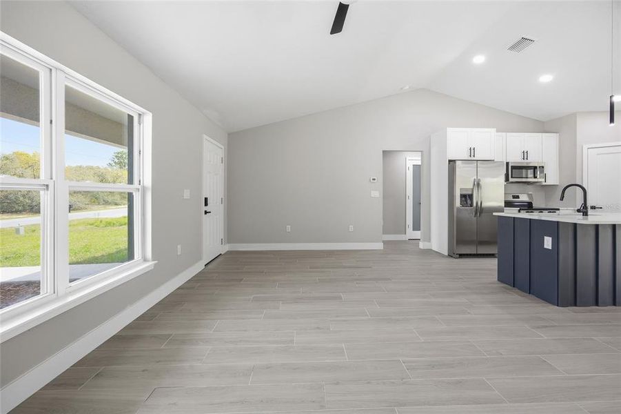 Spacious, unfurnished interior of a new home in , Citrus Springs (Image 23).