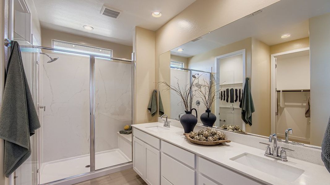 4083 Revoluton Owners Bath 1of2 F1 Base2 4083 Revoluton Owners Bath 1of2 F1 Base2