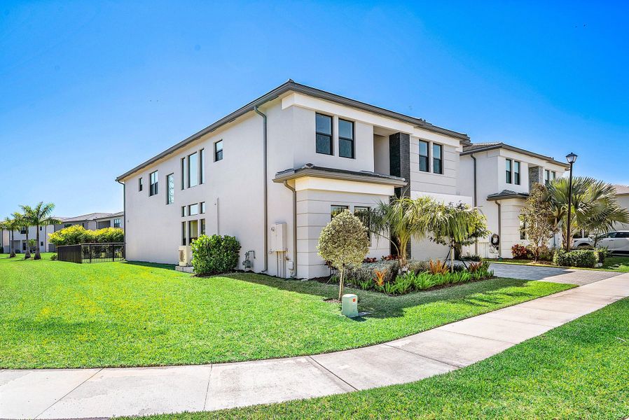 004-8260RoyalCountyDownRoad-BocaRaton-FL