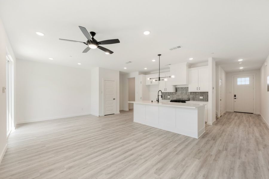 Image 43 of a home in Woodbridge Townhomes.